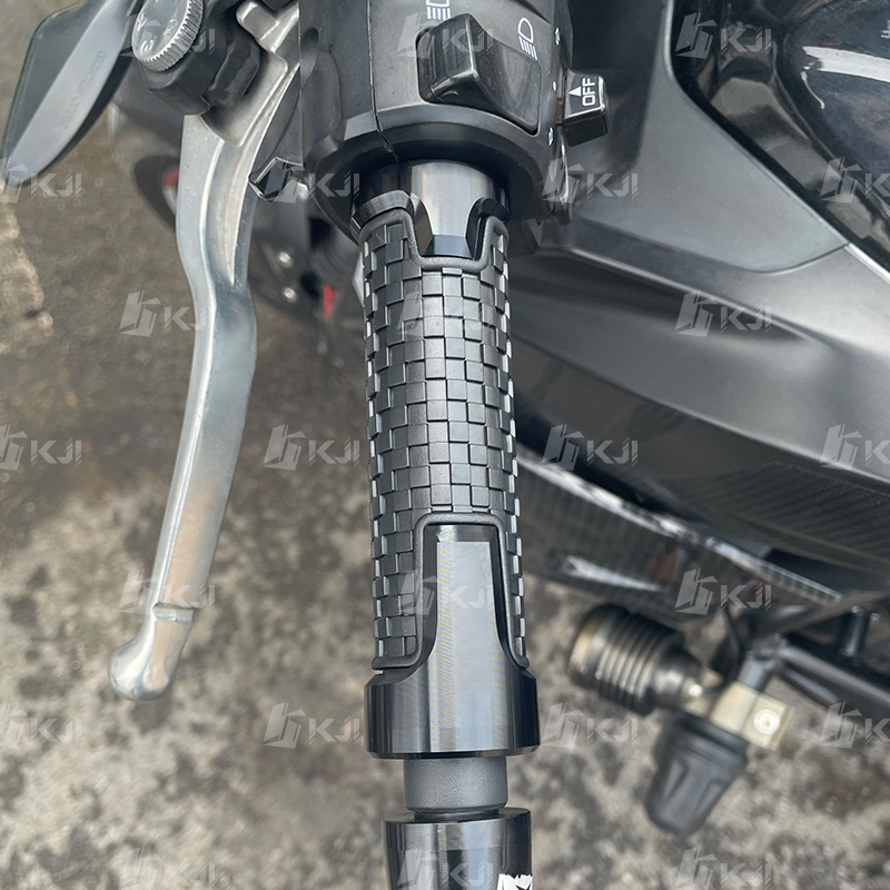ヤマハ XMAX/NMAX/NVX/AEROX 300/25 - Nmax Tech Max Accessories のレビューと価格
